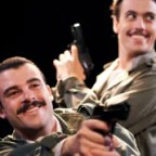 LA GUERRE DES ÉMEUS, UN SPECTACLE DRÔLE ET INVENTIF AU TNT