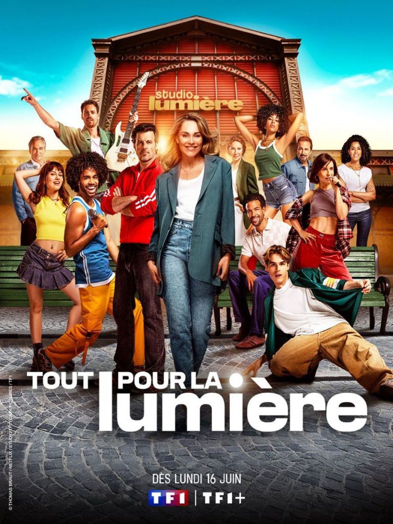 Affiche de la série de chant et de danse Tout pour la lumière sur TF1 et Netflix au quotidien dans un studio de chant et de danse à La Ciotat