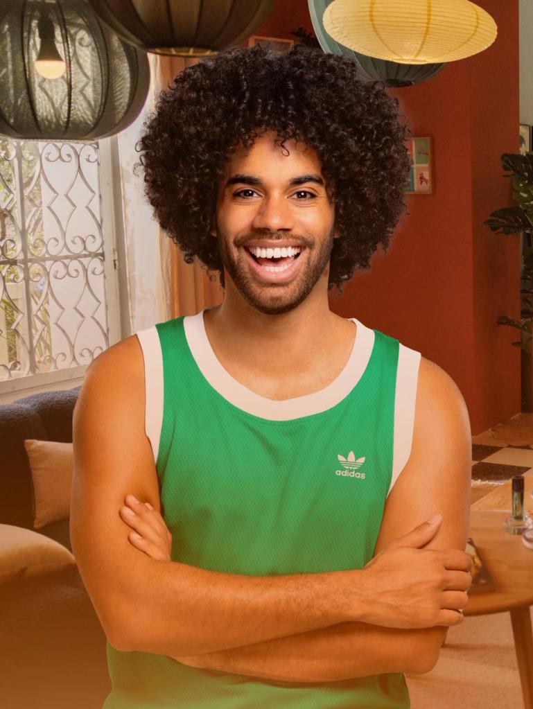 Gwendal Marimoutou joue le rôle de Jacob dans la nouvelle série feuilleton Tout pour la lumière avec chant et danse sur TF1 et Netflix