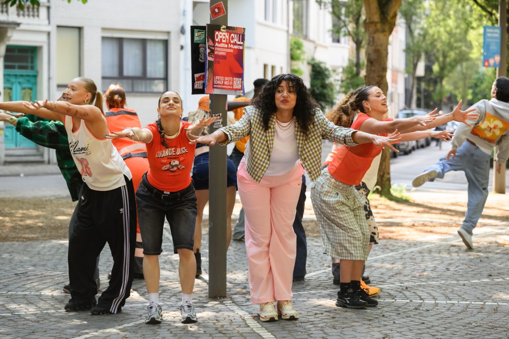 La série BOHO en compétitions séries courtes à Canneseries. Série belge en flamand dans laquelle les protagonistes dansent, chantent, jouent la comédie et nous font autant rire qu'ils nous touchent. 